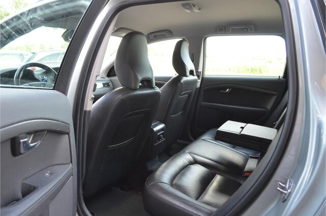 Volvo V70 2.0 D3 Polar+ Leer | Xenon | PDC | Stoelverwarming | Trekhaak | Voorruitverwarming | Automaat