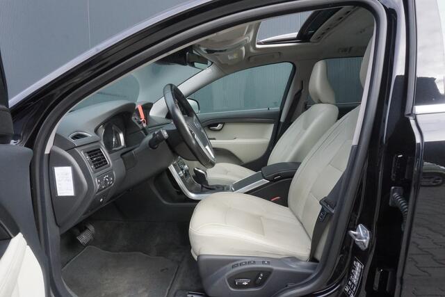 Volvo V70 2.0 D3 Polar+ Automaat | Schuif -/ Kanteldak | Leder | ACC | Trekhaak | Origineel NL |