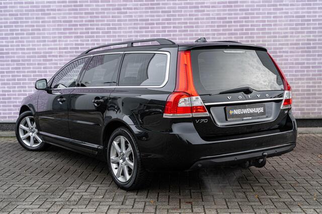Volvo V70 2.0 T4 Polar | Trekhaak | Lederen bekleding | Bi-xenon koplampen | Standkachel | Navigatie | Stoelverwarming | Niveauregeling | Voorruitverwarming | Climate control | Origineel Nederlandse auto | Cruise control | Volvo On Call | Elektrische achterklep |
