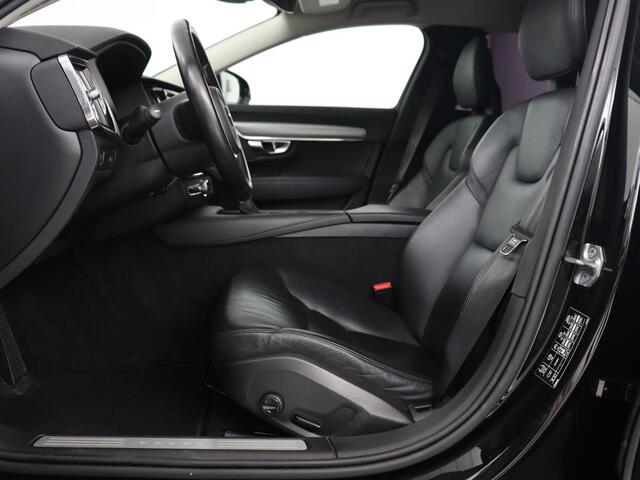 Volvo V90 2.0 D3 Momentum | Leder | Stoelverwarming | Carplay | Adaptive cruise | Navigatie | 20'' | Dodehoek detectie | Full LED | Parkeerhulp | Digital Cockpit