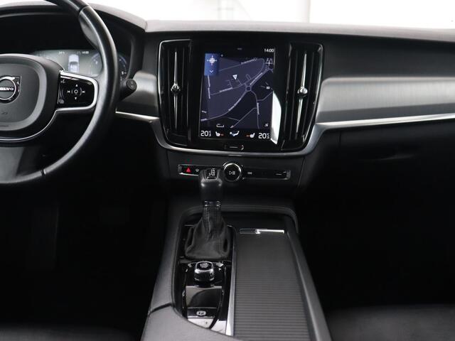 Volvo V90 2.0 D3 Momentum | Leder | Stoelverwarming | Carplay | Adaptive cruise | Navigatie | 20'' | Dodehoek detectie | Full LED | Parkeerhulp | Digital Cockpit