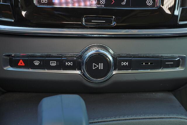 Volvo V90 T6 Recharge AWD Core Bright - LONG RANGE - IntelliSafe Assist & Surround - Adaptieve LED koplampen - Parkeercamera achter - Verwarmde voorstoelen, stuur & achterbank - Parkeersensoren voor & achter - Elektr. inklapbare trekhaak - 18' LMV
