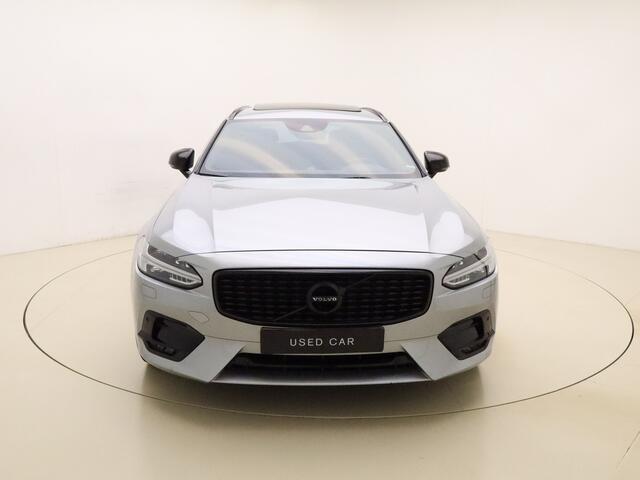 Volvo V90 D5 236pk Automaat AWD R-Design / Bowers&Wilkins Audio / 21'' / Head-Up / Black Pack / Dubbel glas / Panoramadak / Stoel + Stuurw. Verwarming / ACC / BLIS / DAB / El. Trekhaak / El. Bestuurdersstoel /