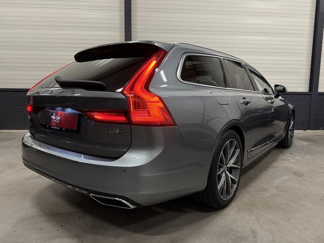 Volvo V90 T8 AWD Inscription OSMIUM-GREY/PANO/HEAD-UP/360CAMERA/MASSAGE+VENTILATIE/2X-MEMORY/CRYSTAL-POOK/ACC/PILOT-ASSIST/19"LMV/PRIVACY/NET OH BEURT GEHAD BIJ VOLVO