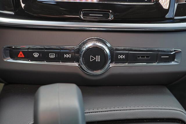 Volvo V90 T6 Recharge AWD Plus Dark - LONG RANGE - IntelliSafe Assist & Surround - 360º Camera - Harman/Kardon audio - Adaptieve LED koplampen - Verwarmde voorstoelen, stuur & achterbank - Parkeersensoren voor & achter - Elektr. bedienb. voorstoelen met geheugen -