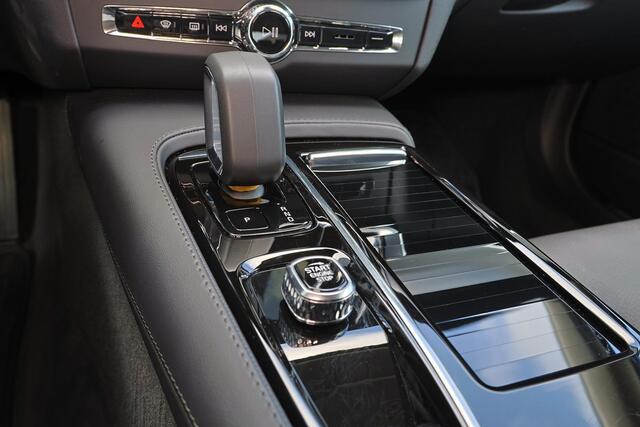 Volvo V90 T6 Recharge AWD Plus Dark - LONG RANGE - IntelliSafe Assist & Surround - 360º Camera - Harman/Kardon audio - Adaptieve LED koplampen - Verwarmde voorstoelen, stuur & achterbank - Parkeersensoren voor & achter - Elektr. bedienb. voorstoelen met geheugen -