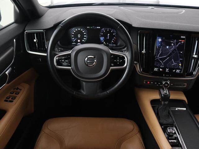 Volvo V90 Cross Country 2.0 T5 AWD | Leder | Trekhaak | Stoelverwarming | Adaptive cruise | Camera | Carplay | 19'' | Navigatie | DAB | Digital Cockpit