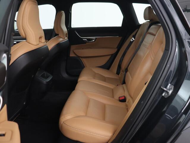 Volvo V90 Cross Country 2.0 T5 AWD | Leder | Trekhaak | Stoelverwarming | Adaptive cruise | Camera | Carplay | 19'' | Navigatie | DAB | Digital Cockpit