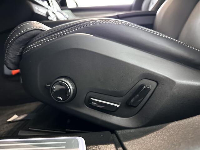 Volvo V90 T8 Plug-in hybrid AWD Ultra Dark | Panoramadak | 360° camera | Bowers & Wilkins | Luchtvering | Stoelventilatie | Stoel- en Stuurverwarming | Trekhaak