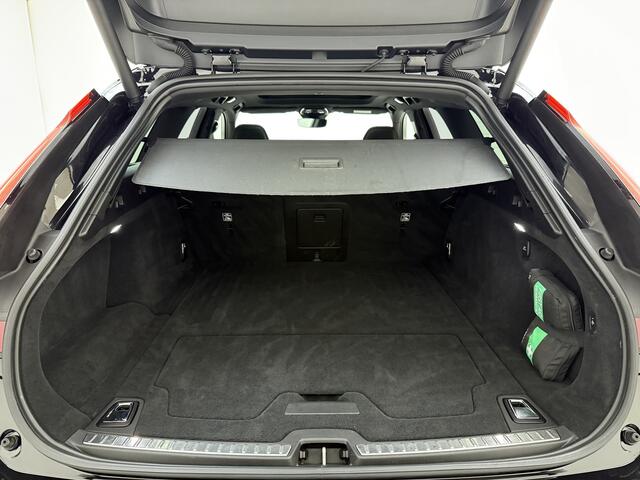Volvo V90 T8 455pk AWD R-Design / Luchtvering / Bowers&Wilkins Audio / Gelaagd glas / 360 Camera / 20'' / Head-Up / Trekhaak / Black Pack / Full-LED / Lederen Dashboard /