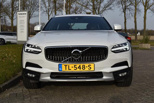 Volvo V90 Cross Country T5 250PK Pro | Carplay | Panodak | Blis | 360 Camera | ACC | Keyless | 20''