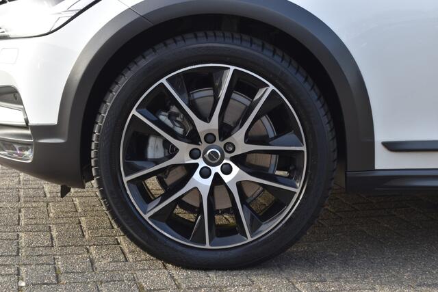 Volvo V90 Cross Country T5 250PK Pro | Carplay | Panodak | Blis | 360 Camera | ACC | Keyless | 20''