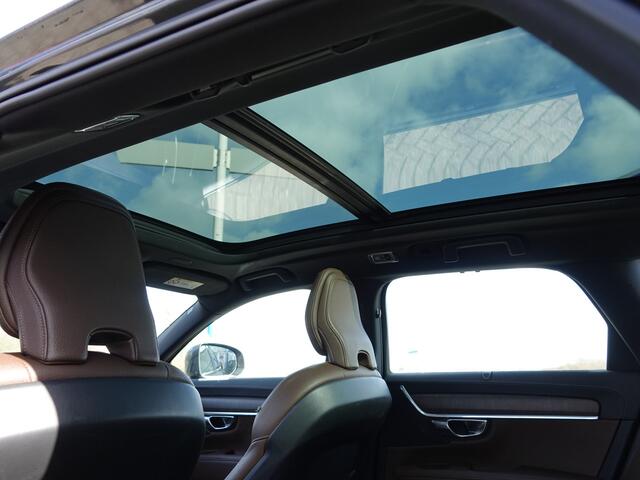 Volvo V90 Cross Country 2.0 B5 AWD Pro 250PK PANO | VOL LEER | TREKH. | 360° | HK-AUDIO