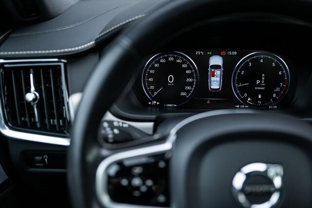 Volvo V90 2.0 B4 R-Design | Panorama | Bowers & Wilkins | Head-Up | 360 Camera | Trekhaak | 20' Inch |