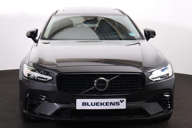 Volvo V90 T6 Recharge AWD Plus Dark - Panorama/schuifdak - IntelliSafe Assist & Surround - 360º Camera - Harman/Kardon audio - Adaptieve LED koplampen - Verwarmde voorstoelen, stuur & achterbank - Parkeersensoren voor & achter - Elektr. bedienb. voorstoelen met geh