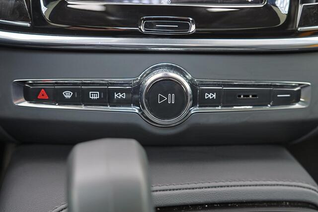 Volvo V90 T6 Recharge AWD Plus Dark - Panorama/schuifdak - IntelliSafe Assist & Surround - 360º Camera - Harman/Kardon audio - Adaptieve LED koplampen - Verwarmde voorstoelen, stuur & achterbank - Parkeersensoren voor & achter - Elektr. bedienb. voorstoelen met geh