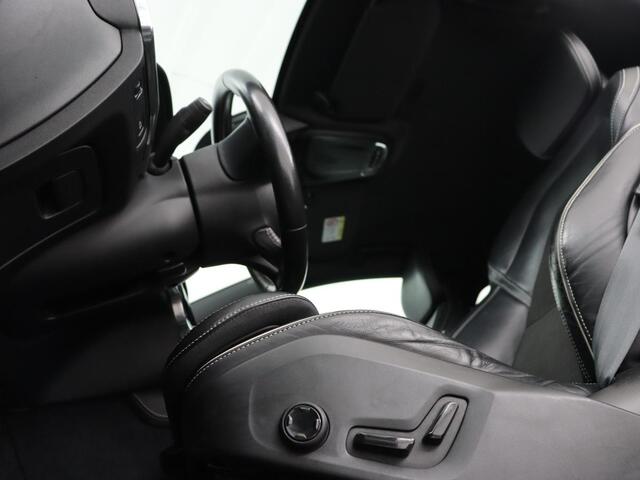 Volvo V90 2.0 T4 R-Design | Trekhaak | Leder/Alcantara | Stoelverwarming | Adaptive cruise | Camera | Carplay | Keyless | Side Assist | Navigatie | Climate control | Sportstoelen | Getint glas