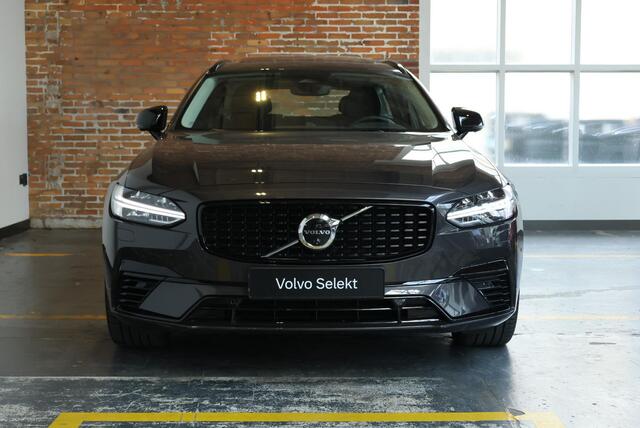 Volvo V90 T8 Plug-in hybrid AWD Ultra Dark | Bowers & Wilkins Premium Audio | Luchtvering | Gelamineerde zijruiten | Semi-Electrische wegklapbare trekhaak | 20" Lichtmetalen velgen | Massage in voorstoelen | Stoelventilatie | Stoelverwarming | 360° Parkeercamera
