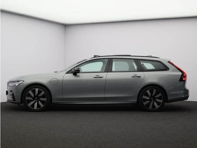 Volvo V90 T6 AWD Plug-in hybrid Ultra Dark Trekhaak / Pan. dak / 360 camera/ Head up display/ Harman Kardon / 20" / Stoel+stuur+achterbankverwarming