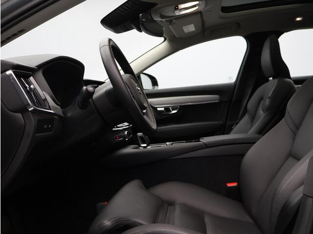 Volvo V90 T6 AWD Plug-in hybrid Ultra Dark Trekhaak / Pan. dak / 360 camera/ Head up display/ Harman Kardon / 20" / Stoel+stuur+achterbankverwarming