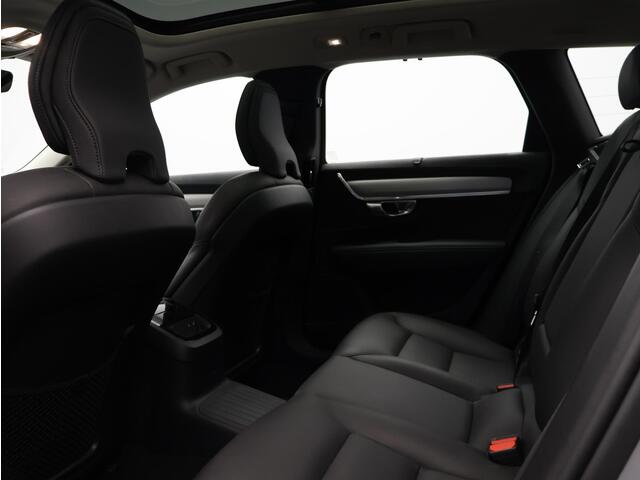 Volvo V90 T6 AWD Plug-in hybrid Ultra Dark Trekhaak / Pan. dak / 360 camera/ Head up display/ Harman Kardon / 20" / Stoel+stuur+achterbankverwarming