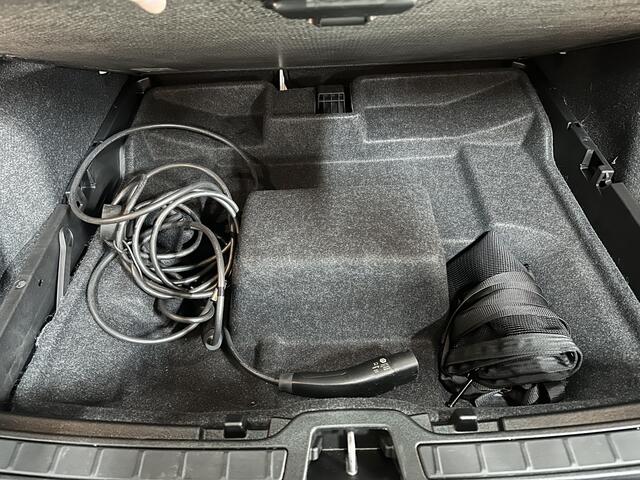 Volvo XC40 1.5 T4 Plug-in hybrid Ultimate Dark