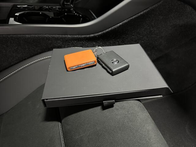 Volvo XC40 1.5 T4 Plug-in hybrid Ultimate Dark