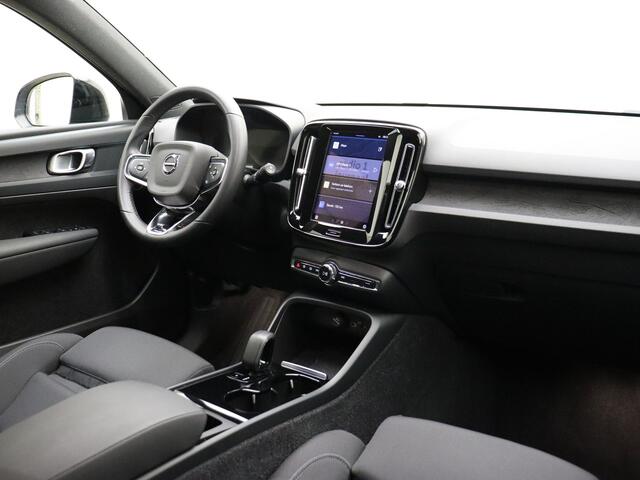 Volvo XC40 Recharge Core 70 kWh / El. Trekhaak / Metallic Lak / Zitting Verlenging / 19'' + All Season banden / PDC + Camera / Lane Keeping Aid /