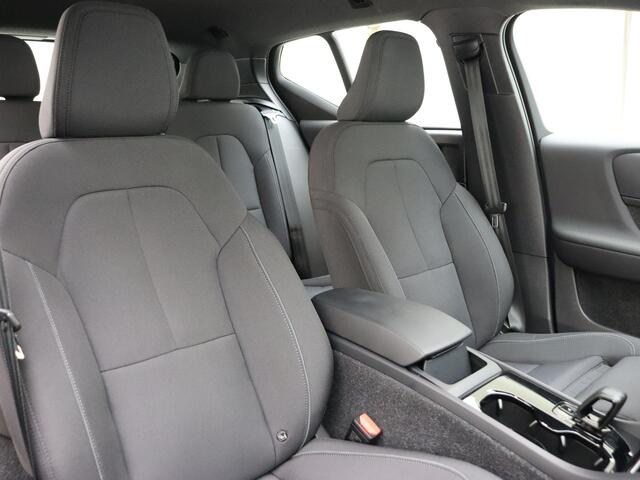 Volvo XC40 Recharge Core 70 kWh / El. Trekhaak / Metallic Lak / Zitting Verlenging / 19'' + All Season banden / PDC + Camera / Lane Keeping Aid /