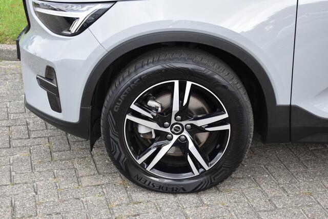 Volvo XC40 2.0 B4 Plus Dark Blis | ACC | Harman&Kardon | keyless |Park Assist | Verwarmbare voorruit | Trekhaak
