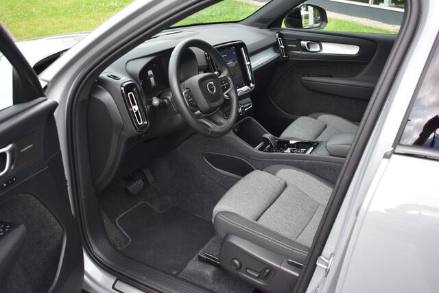 Volvo XC40 2.0 B4 Plus Dark Blis | ACC | Harman&Kardon | keyless |Park Assist | Verwarmbare voorruit | Trekhaak