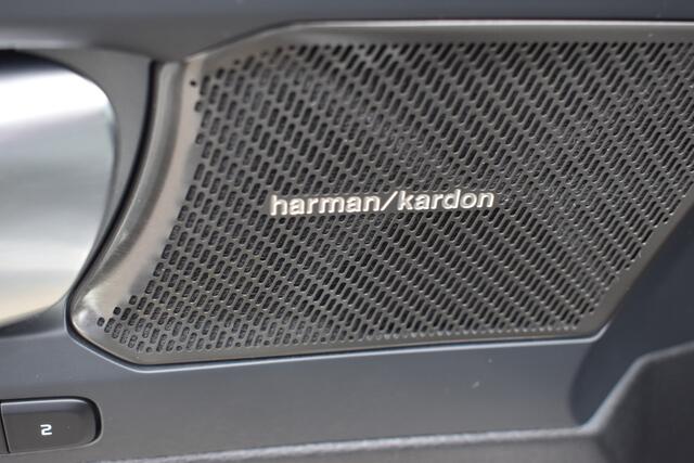 Volvo XC40 2.0 B4 Plus Dark Blis | ACC | Harman&Kardon | keyless |Park Assist | Verwarmbare voorruit | Trekhaak