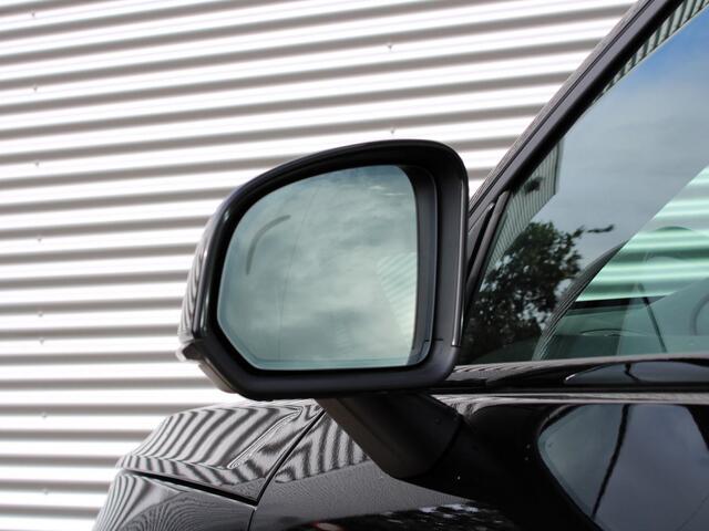 Volvo XC40 Single Motor Extended Range Plus Automaat / Microtech Nubuck bekleding / Trekhaak / All seasonbanden