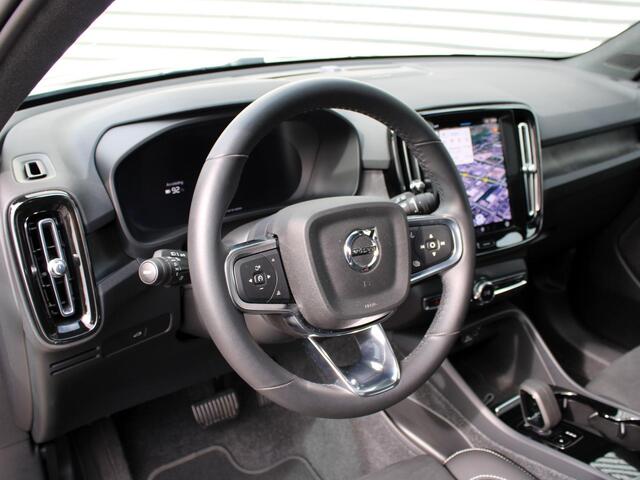 Volvo XC40 Single Motor Extended Range Plus Automaat / Microtech Nubuck bekleding / Trekhaak / All seasonbanden