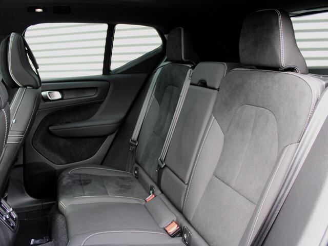 Volvo XC40 Single Motor Extended Range Plus Automaat / Microtech Nubuck bekleding / Trekhaak / All seasonbanden
