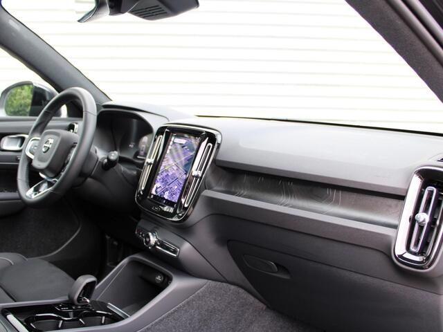 Volvo XC40 Single Motor Extended Range Plus Automaat / Microtech Nubuck bekleding / Trekhaak / All seasonbanden