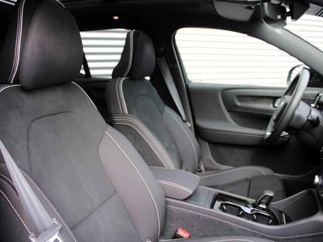 Volvo XC40 Single Motor Extended Range Plus Automaat / Microtech Nubuck bekleding / Trekhaak / All seasonbanden
