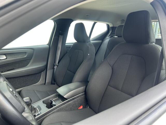 Volvo XC40 1.5 T2 Momentum | Trekhaak | El.achterklep | Stoelverwarming | Apple Carplay | Prijs is rijklaar