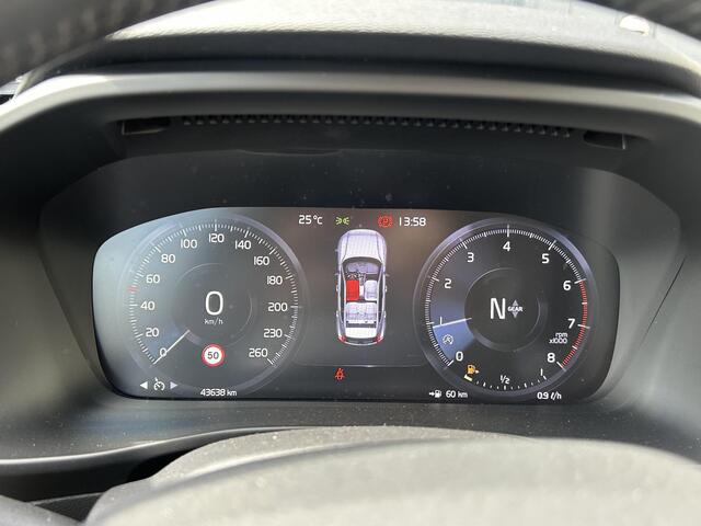 Volvo XC40 1.5 T2 Momentum | Trekhaak | El.achterklep | Stoelverwarming | Apple Carplay | Prijs is rijklaar