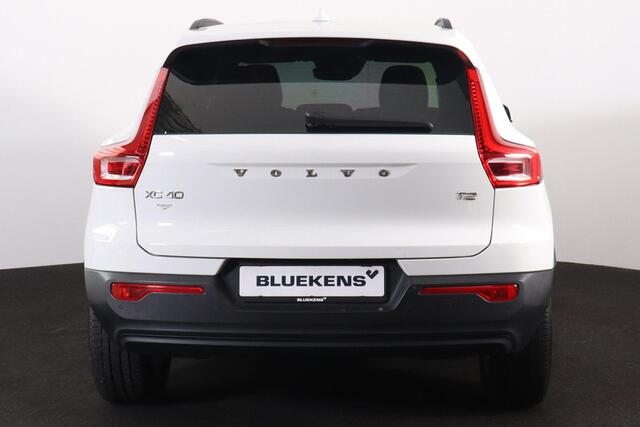 Volvo XC40 T2 Momentum - IntelliSafe Assist & Surround - Parkeercamera achter - Parkeersensoren voor & achter - 17' LMV