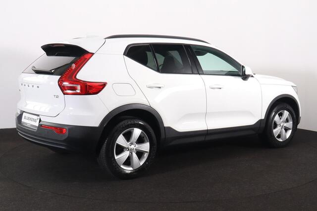 Volvo XC40 T2 Momentum - IntelliSafe Assist & Surround - Parkeercamera achter - Parkeersensoren voor & achter - 17' LMV