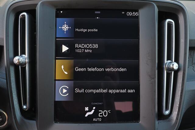 Volvo XC40 T2 Momentum - IntelliSafe Assist & Surround - Parkeercamera achter - Parkeersensoren voor & achter - 17' LMV