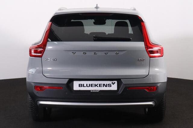 Volvo XC40 B4 Core - IntelliSafe Assist & Surround - 360º Camera - Verwarmde voorstoelen, stuur & achterbank - Parkeersensoren voor & achter - Draadloze tel. lader - Standkachel - Extra getint glas - Elektr. inklapbare trekhaak - 18' LMV