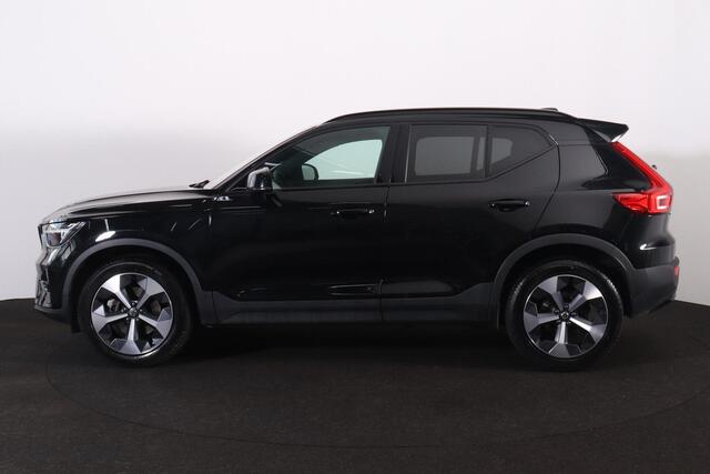 Volvo XC40 B3 Plus Dark - IntelliSafe Assist - Harman/Kardon audio - Parkeercamera achter - Verwarmde voorstoelen & stuur - Parkeersensoren voor & achter - Extra getint glas - Elektr. inklapbare trekhaak - 19' LMV
