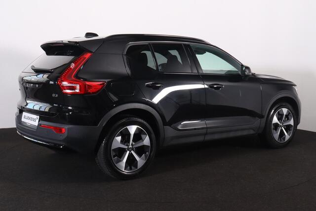 Volvo XC40 B3 Plus Dark - IntelliSafe Assist - Harman/Kardon audio - Parkeercamera achter - Verwarmde voorstoelen & stuur - Parkeersensoren voor & achter - Extra getint glas - Elektr. inklapbare trekhaak - 19' LMV