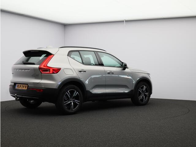 Volvo XC40 2.0 B4 Plus Dark / Trekhaak / Stoel+stuur+voorruitverwarming