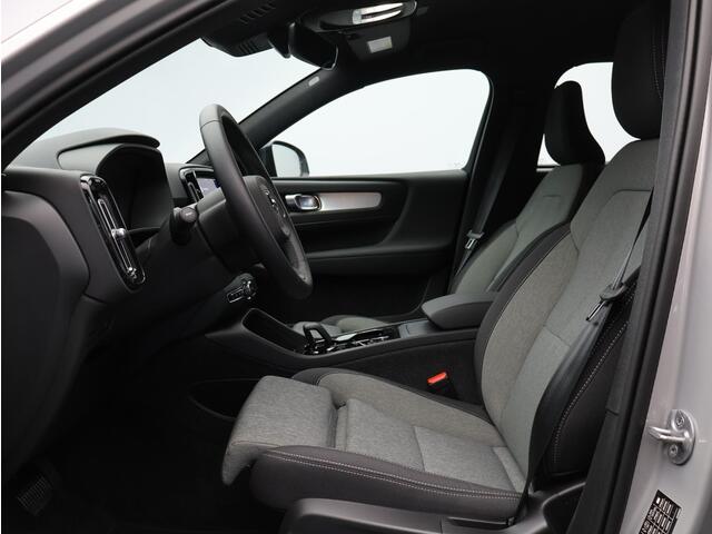 Volvo XC40 2.0 B4 Plus Dark / Trekhaak / Stoel+stuur+voorruitverwarming