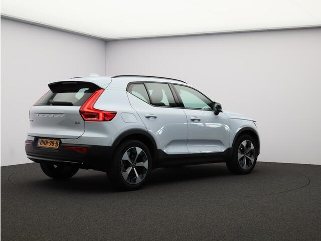 Volvo XC40 2.0 B4 Plus Dark / Trekhaak / Harman Kardon / Stoel + stuurverwarming / Elek. verstelbare stoelen / Adapt. cruise control / BLIS / Verwarmbare voorruit