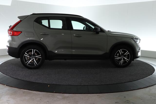 Volvo XC40 2.0 B4 Plus Dark | TREKHAAK | HARMAN KARDON |