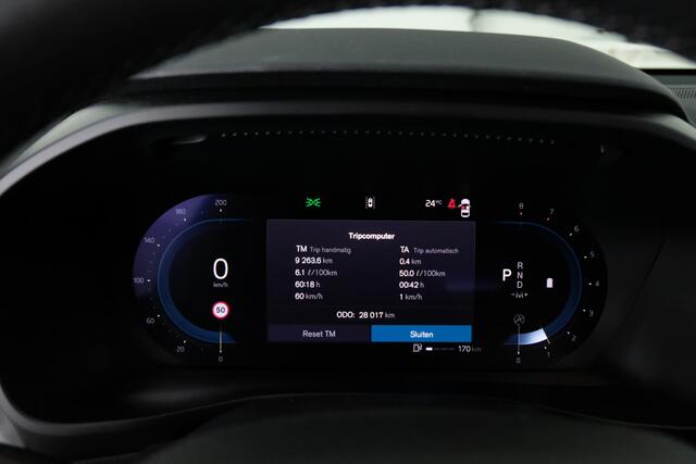 Volvo XC40 2.0 B4 Plus Dark | TREKHAAK | HARMAN KARDON |